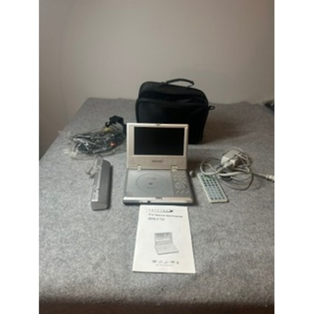 Initial IDM-1731 Portable 7 inch TFT Widescreen DVD Player Silver Bundle